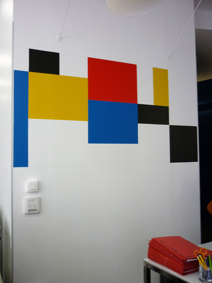 le choix du praticien s’est porté vers Mondrian aux œuvres rigoureuses et colorées.