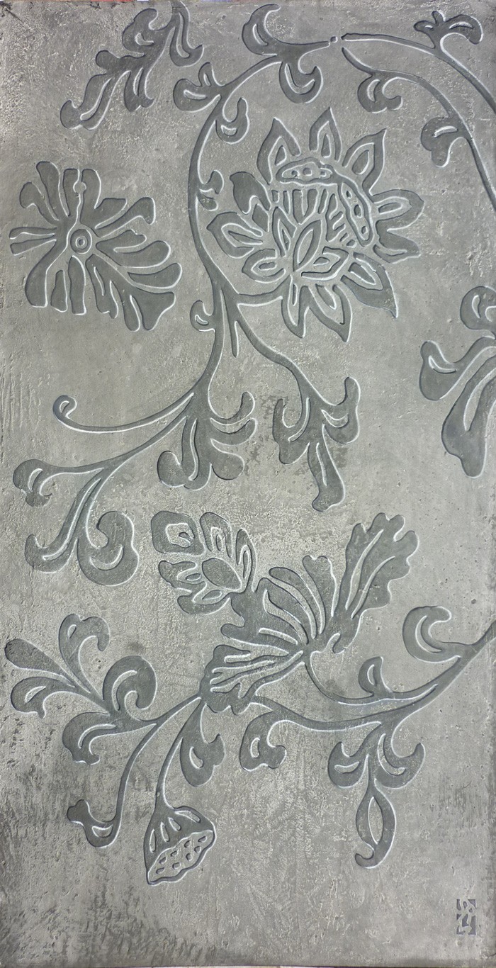 Réalisation d’un décor floral peint à la manière d’un bas-relief.