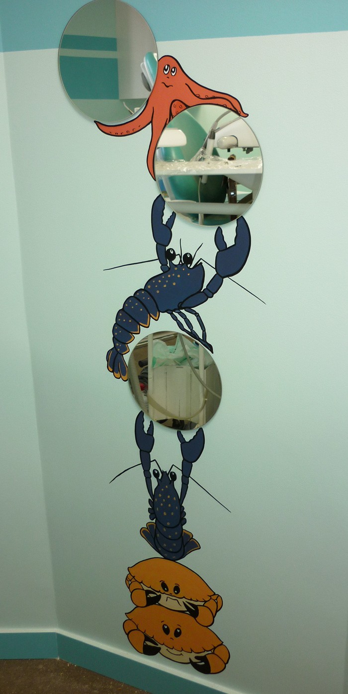  ...une acrobatie de homards, crabes et étoile de mer qui présentent 3 miroirs aux jeunes patients.